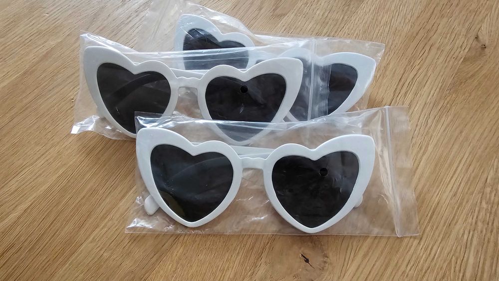 Okulary przeciwsłoneczne w kształcie serca białe - 3 sztuki.