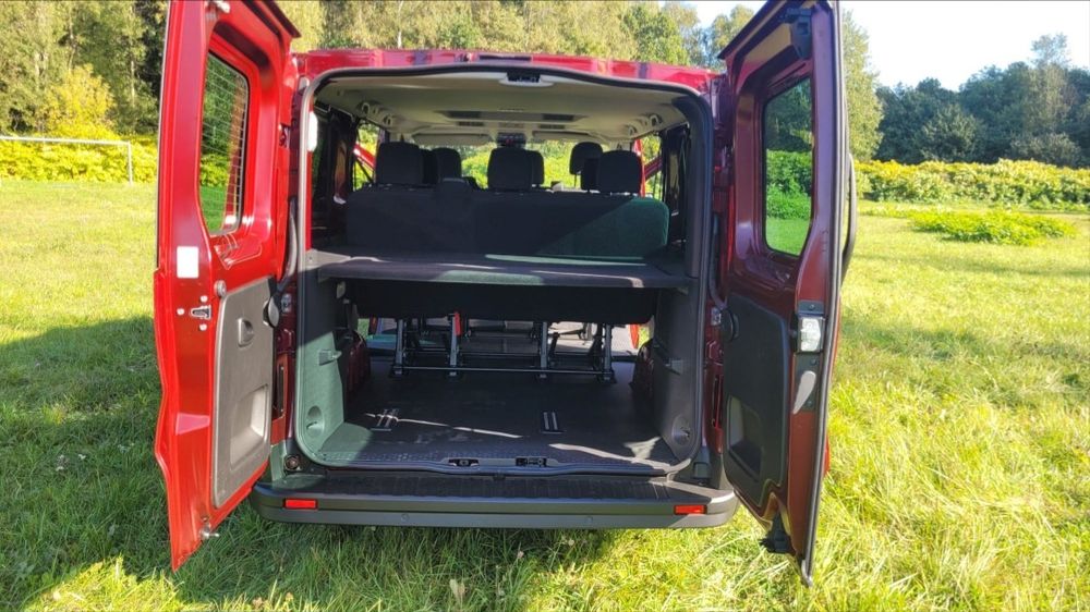 Wynajem busa 9-osobowego Renault Trafic 2023 | Kat. B | Krótki i długi termin