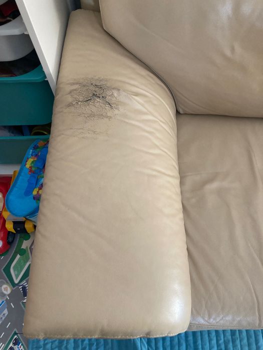 Sofá em pele três lugares