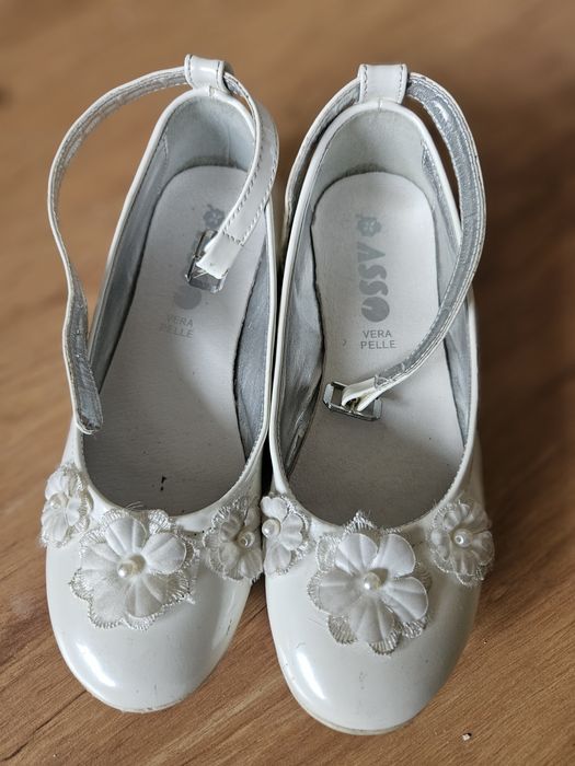 Biale buty 33 włoskie lakierki