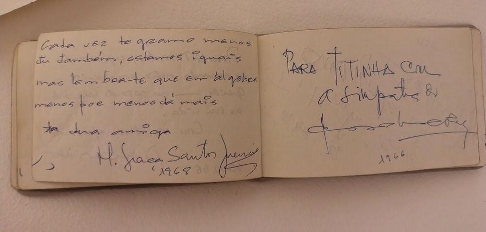 Raridade Anos 60: Livro 74 Autógrafos (Cinema, Fado e Pioneiros do Rock/Ié-Ié)12/7.8cm