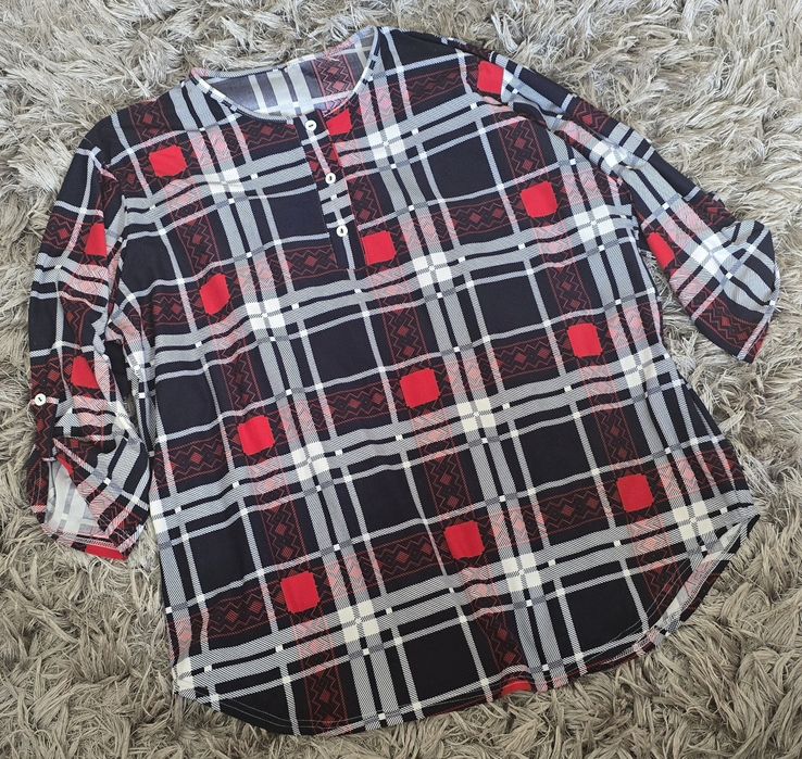 Modna bluzka w kwiatki rom.54