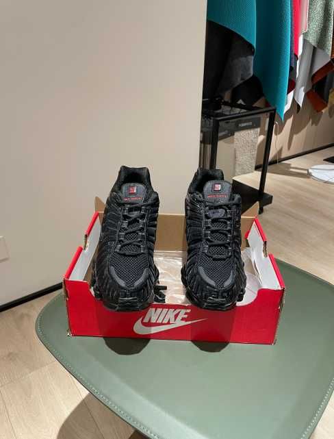 Nike Shox TL Black R.37 (rozmiar wkładki 23.5CM)