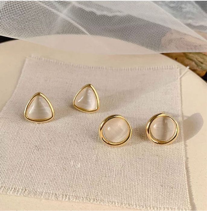 Brincos de mola novos lindissimos.