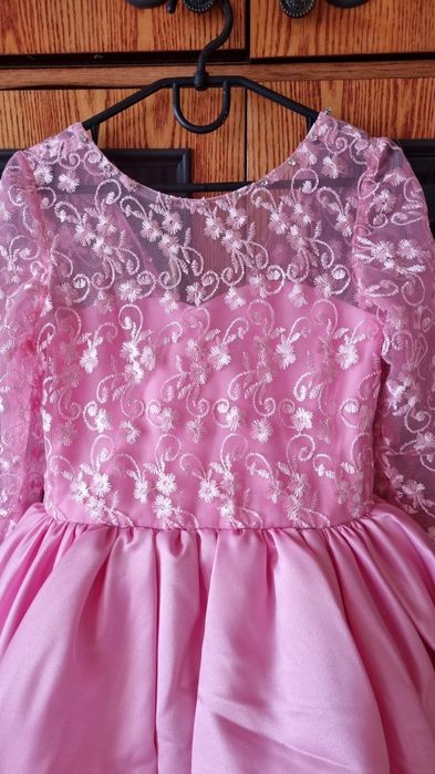 Продам платье праздничное