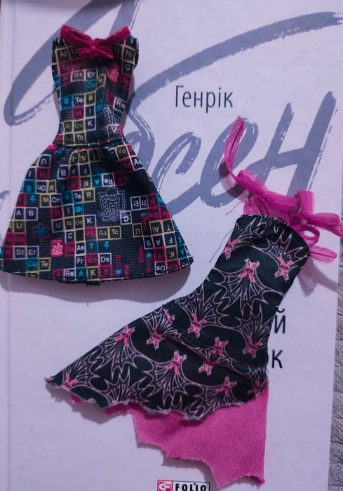 Взуття і одяг для ляльок  Monster High , Ever After High , Блум Winx