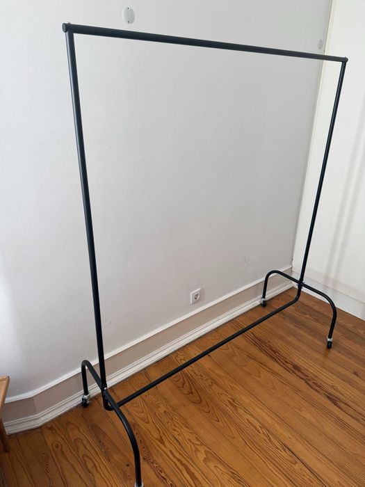 Charriot Preto com Rodas 150x60x170 cm