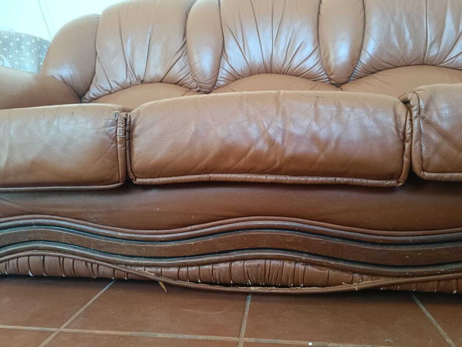 Conjunto 1 Sofá e 2 Poltronas Castanhas em Pele