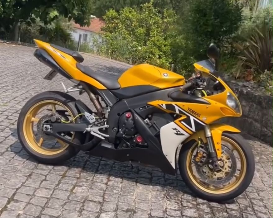 Yamaha YZF - R1  Bem estimada