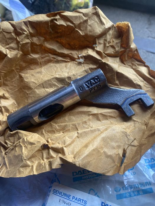 Вилка штока КПП Ланос/Авео/Лачетти/Нубира 5-й передачи GM 96180854