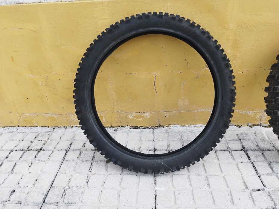 Aro 16 com pneu 90/100/16 +  pneu 70/100/19