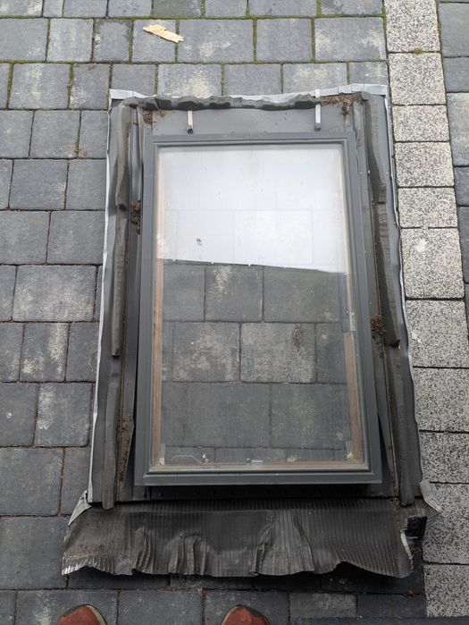 Wyłaz dachowy Fakro, stan dobry, nowa cena