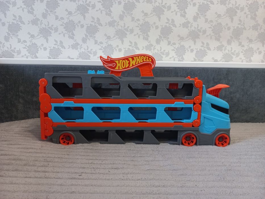 Вантажівка транспортер Hot Wheels