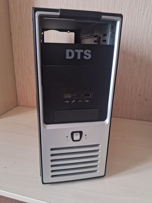 Корпус для ПК, чорного кольору