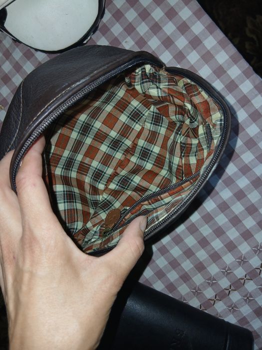 Кожана сумка у формі м'яча для регбі