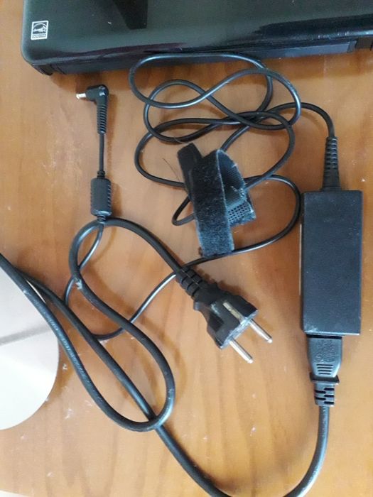 Portátil HP Compaq mini 110 com ecrã partido