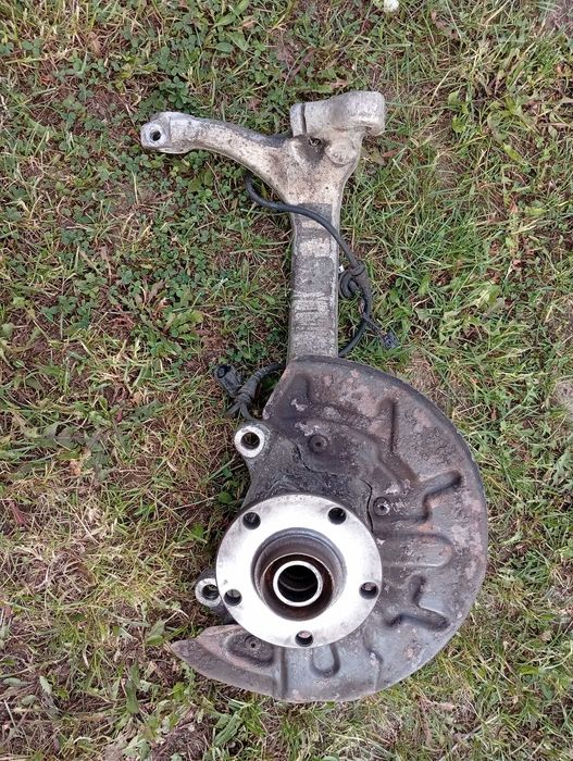 Audi A4 B6 B7 zwrotnica przód 8E0407242B 8E0407241B