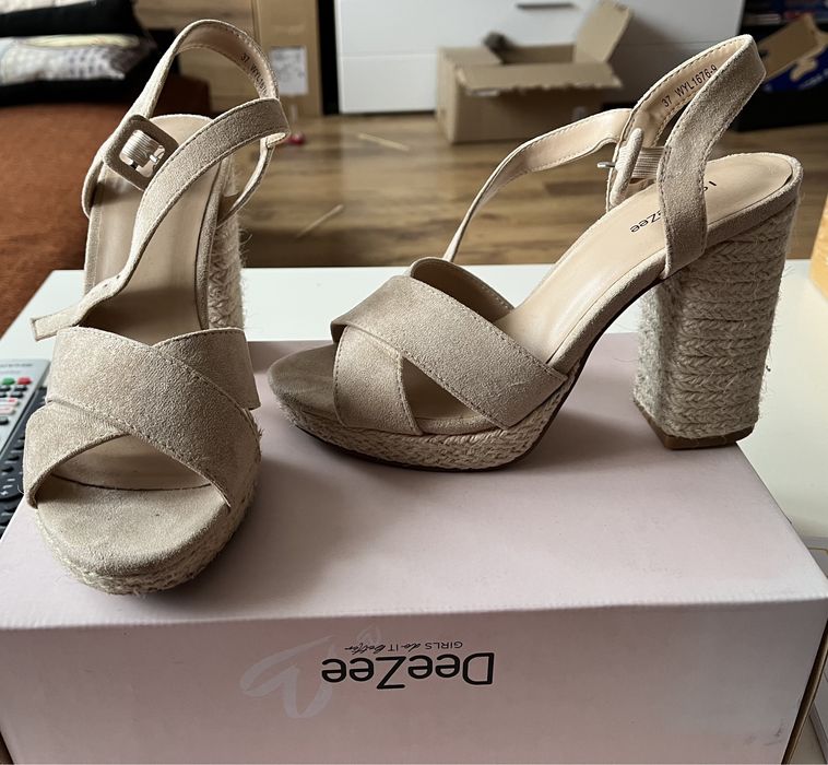 Sandały buty na obcasie
