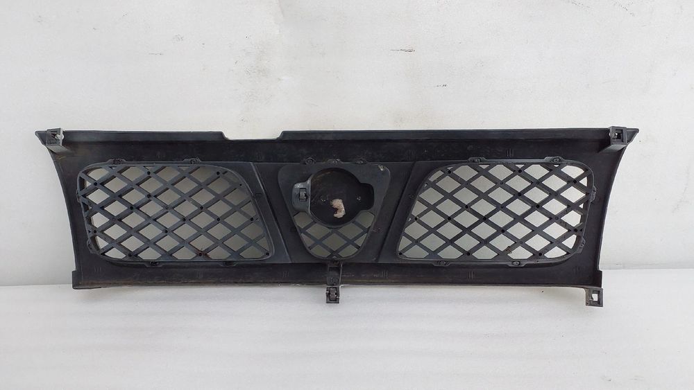 Grelha frente NISSAN Terrano II (R20)