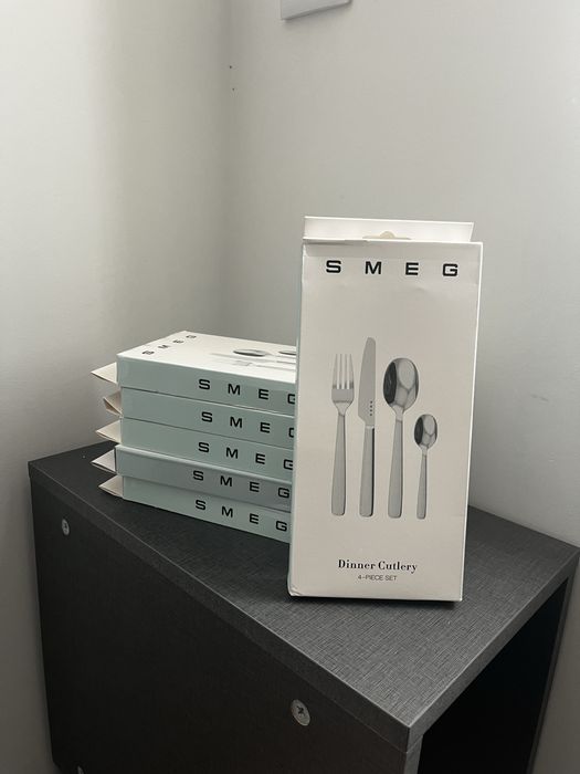 6 conjuntos de talheres Smeg