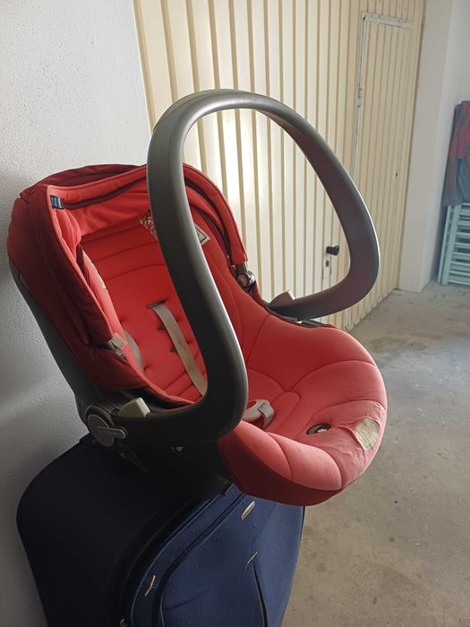 Cadeira auto ou ovo da Chicco vermelho
