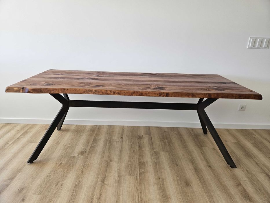 Mesa de madeira rústica