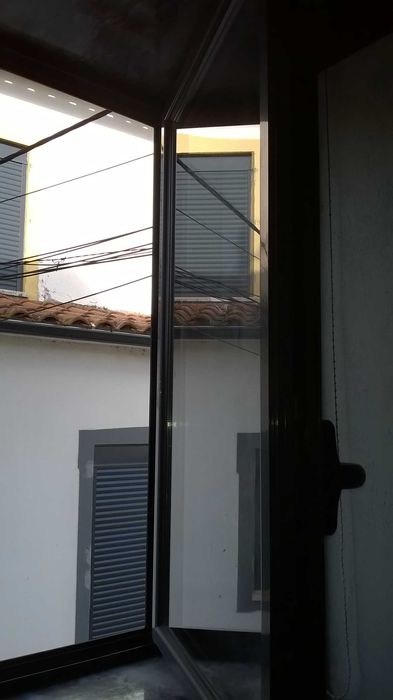 Janela em alumínio, vidro com corte térmico