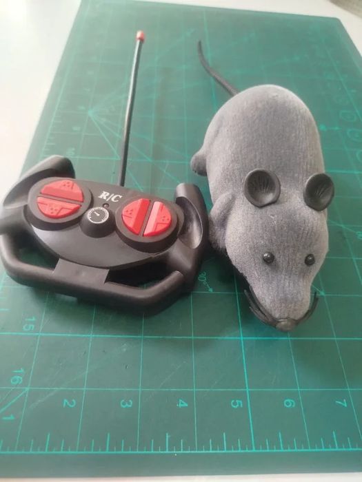 Brinquedo rato telecomandado