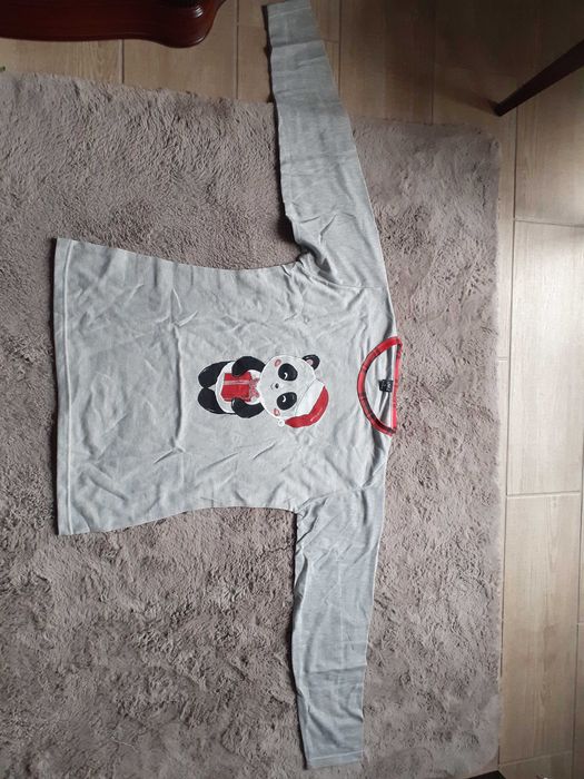 Pijama com calças muito fofo novo