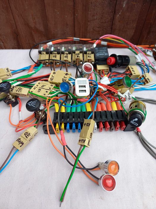 Продам полній комплект новой проводки трактора ЮМЗ БП евро+ распиновка