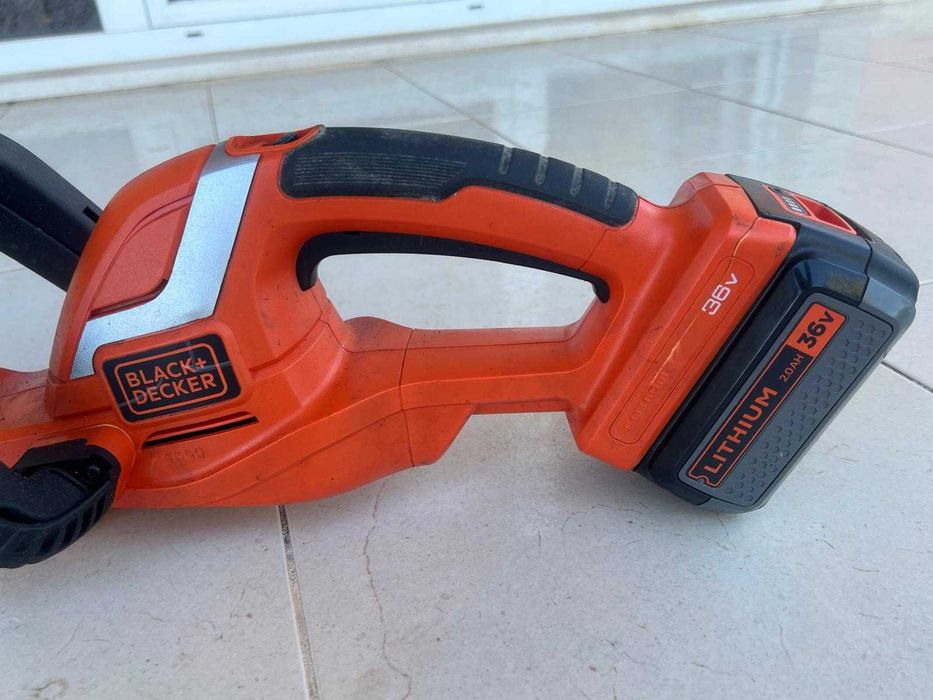 Serra elétrica Black & Decker Litium 2.0 AH 36v