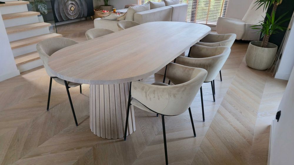 Stół okrągły owalny na podstawie z lameli, ryflowania PRODUCENT