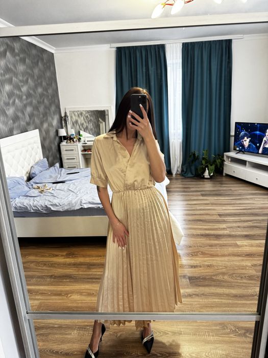 Святкова сукня міді