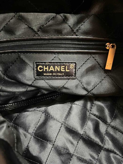 Сумка chanel medium 22 из черной телячьей кожи