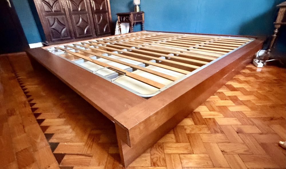 Cama de Casal Super King em Madeira Maçiça com Arrumação — 180 x 200cm