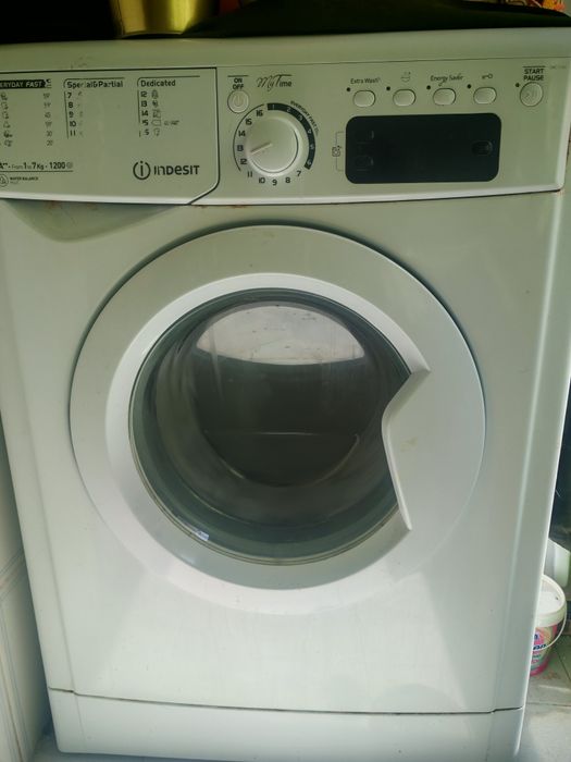 Máquina roupa Indesit