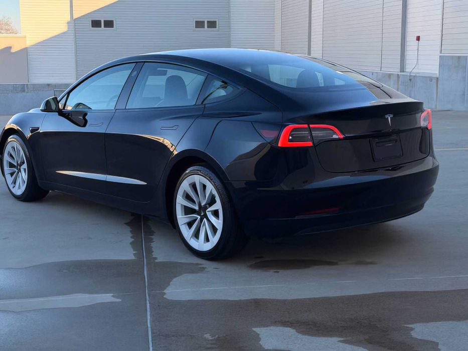 Tesla Model 3      2023