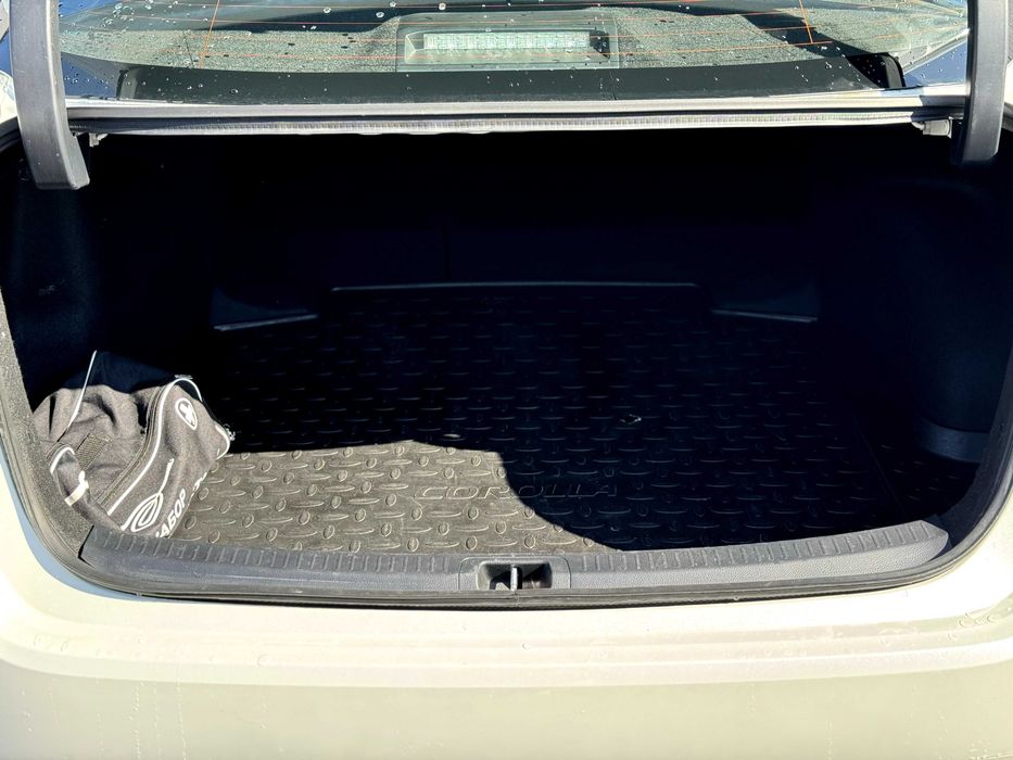 Прокат Toyota Corolla Hybrid у Львові.