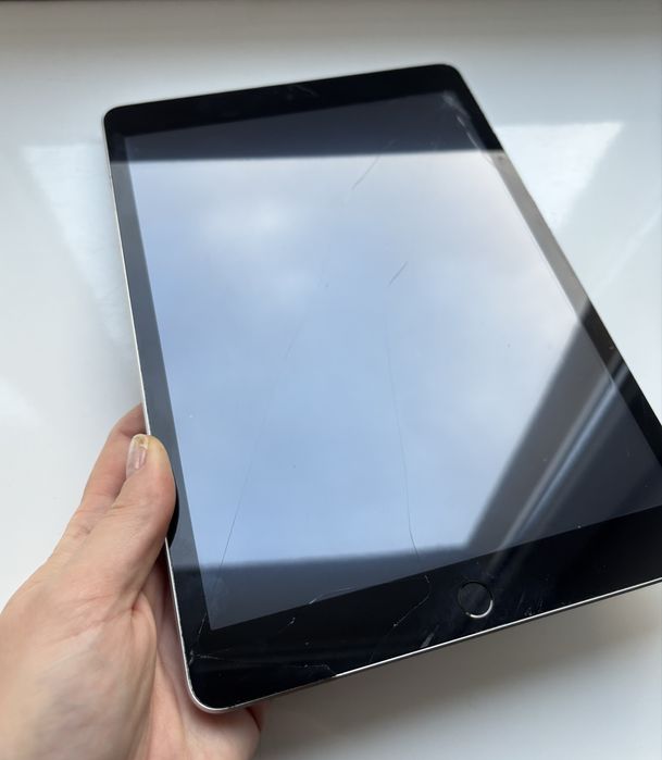 Планшет Apple iPad 10.2" (9th Gen) 64 GB Wi-Fi + LTE