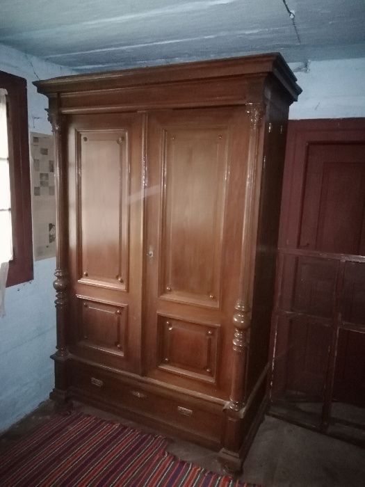 продам антикварну шафу
