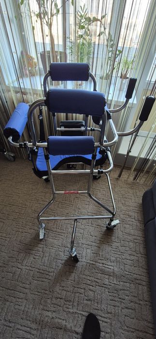 Ходунки для реабілітації.