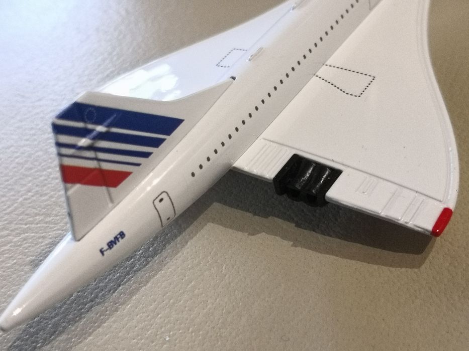 Samolot model samolotu metalowy jak Concorde ok 20cm, posiada kółka.