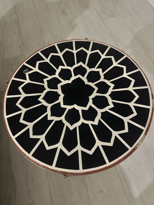 Mesa de apoio Priya da Kare Design