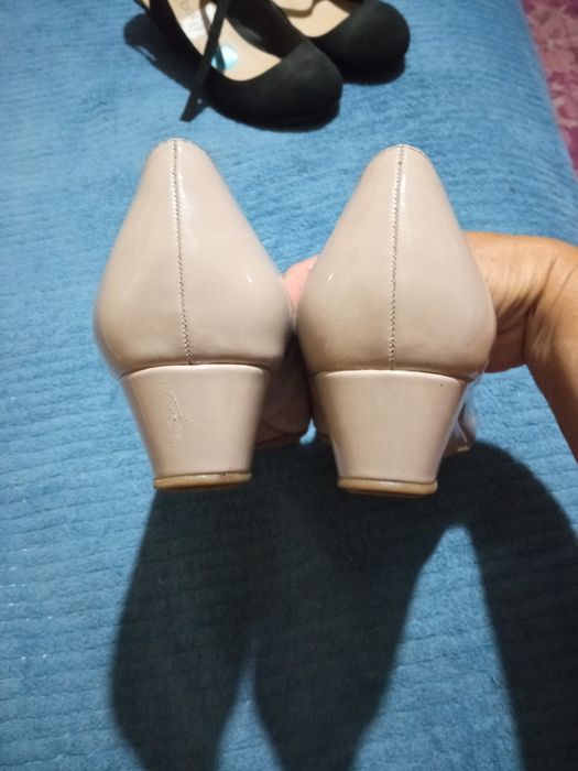 Туфлі нові, але є маленький дефект, його видно на фото.