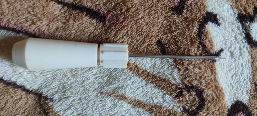Игла,крючок для шитья ковров