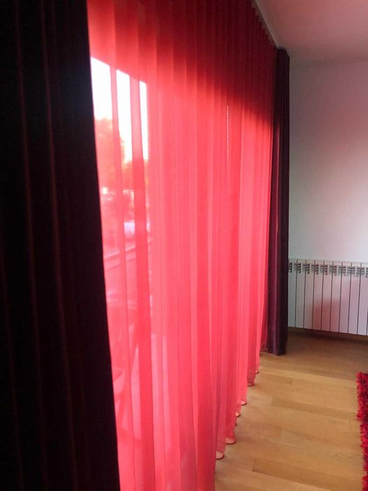 3 Cortinas vermelhas translúcidas de textura lisa64751093377410122