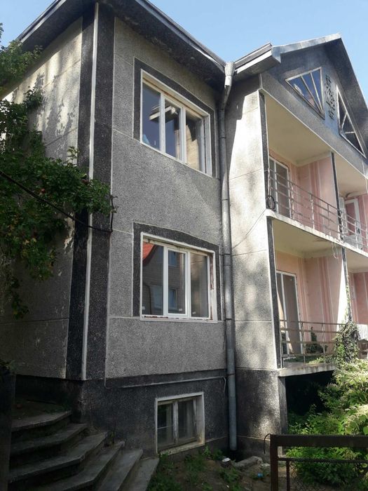 Продам будинок у горі м . Вижниця