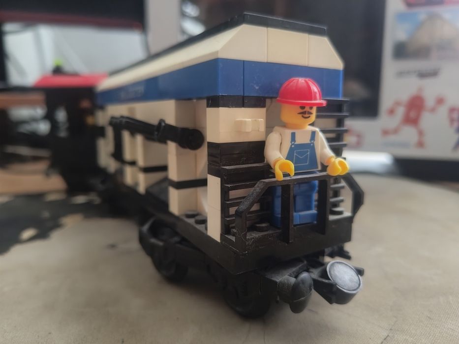 Вагон з конструктора LEGO