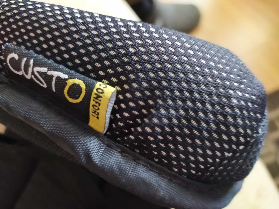 Zagłówek, poduszka firmy custo