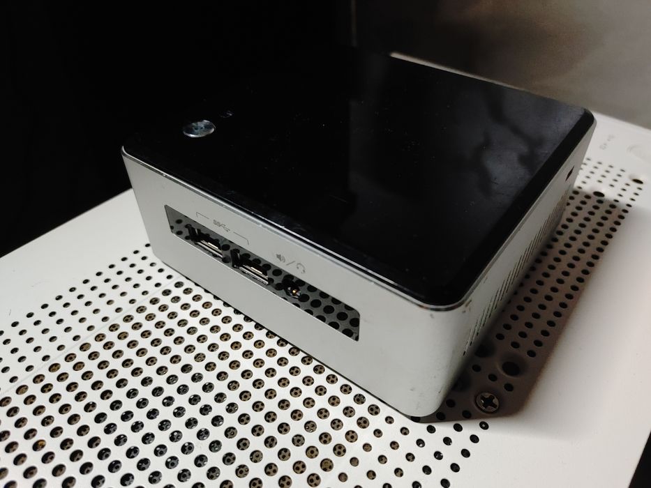 Intel NUC 5i3RYH / i3 / 8GB / 256 SSD / 1 TB